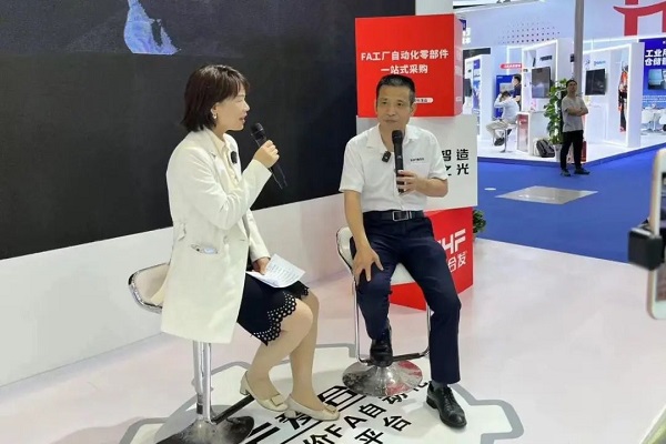 現場(chǎng)直播，暢談發(fā)展